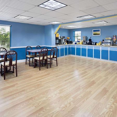 Days Inn By Wyndham ווייקרוס מראה חיצוני תמונה