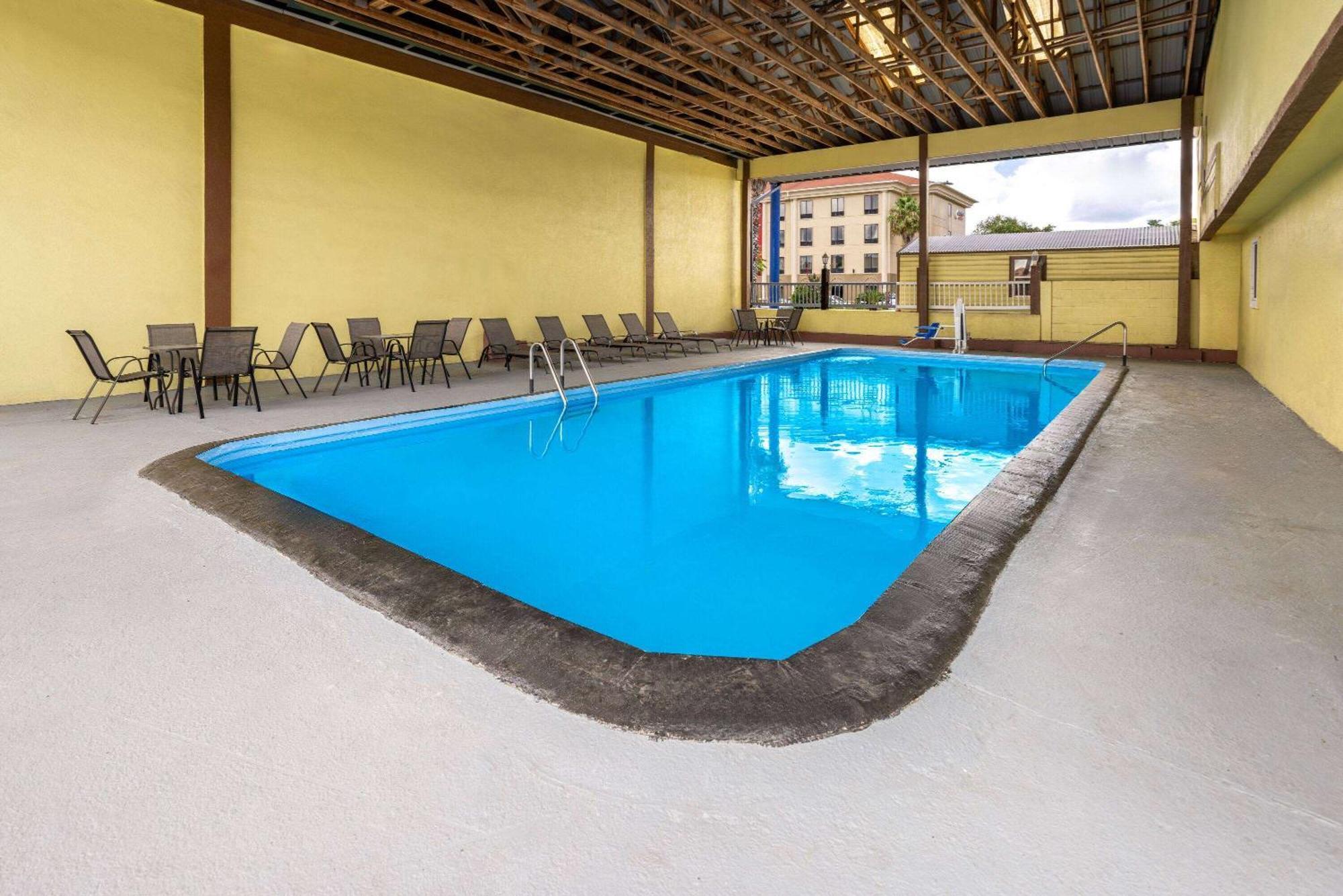 Days Inn By Wyndham ווייקרוס מראה חיצוני תמונה