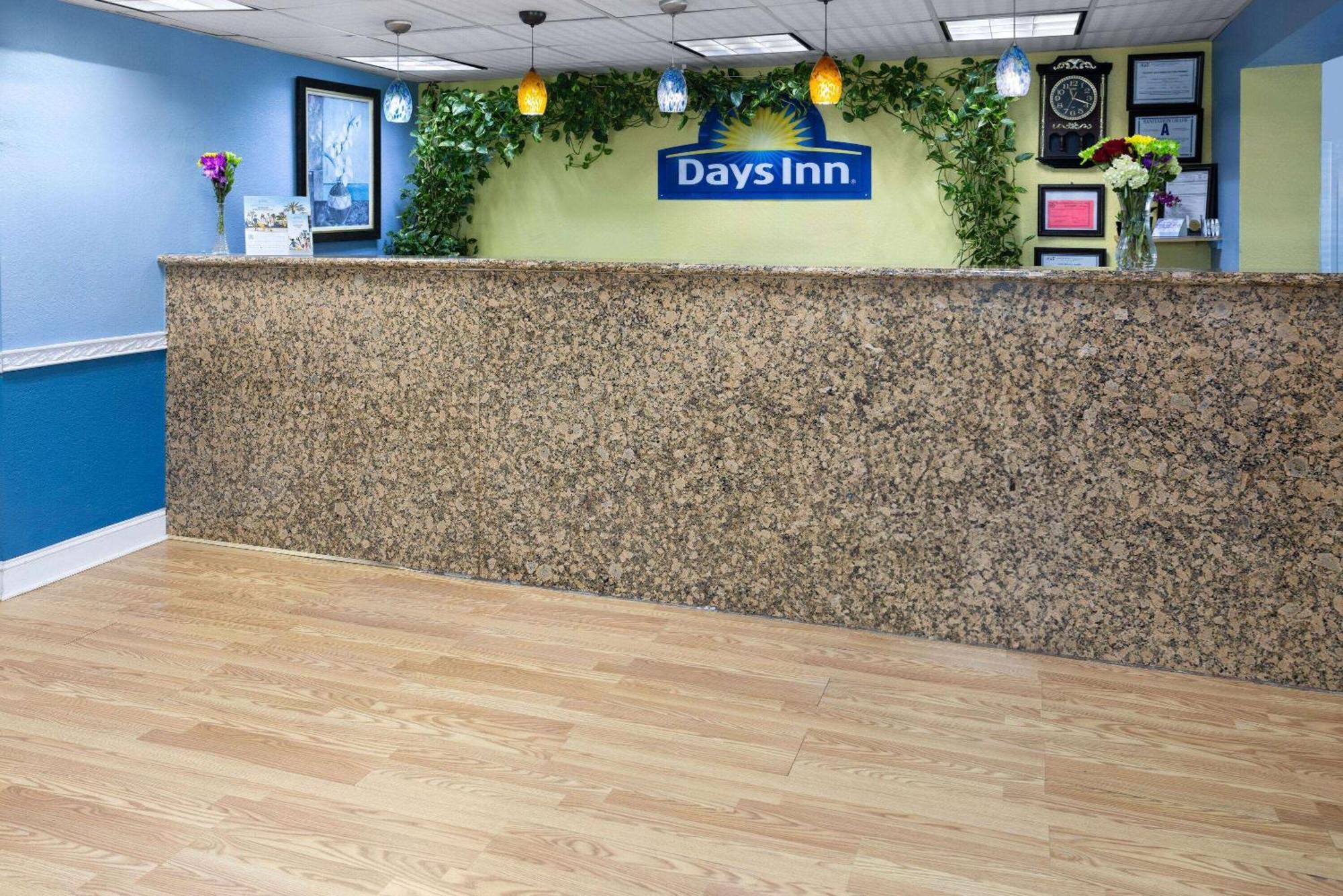 Days Inn By Wyndham ווייקרוס מראה חיצוני תמונה
