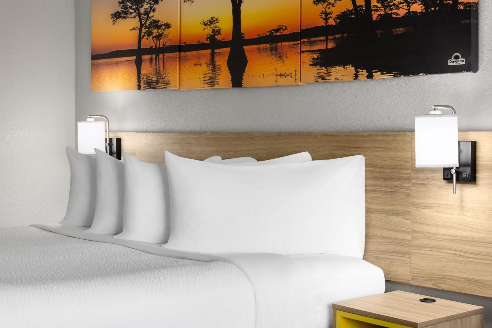 Days Inn By Wyndham ווייקרוס מראה חיצוני תמונה